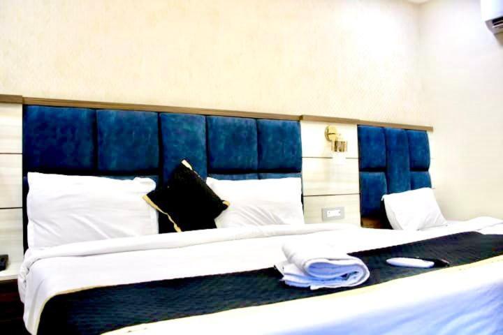 Blackwood Near Golden Temple -140 Mtrs Amritsar Exterior photo